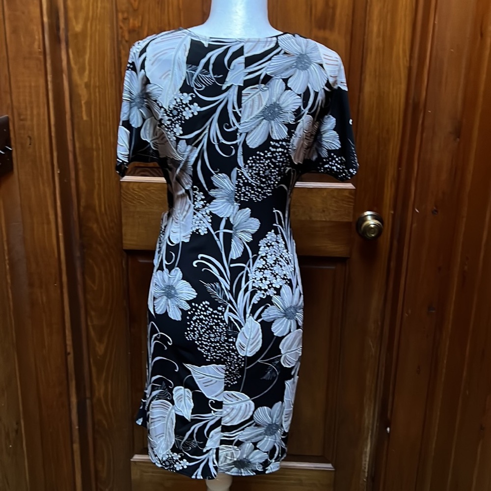 Dress - Picture 4 of 4